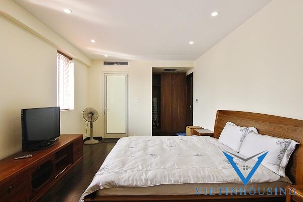 Căn hộ 2 phòng ngủ diện tích lớn cho thuê Tại trung tâm quận Hai Bà Trung