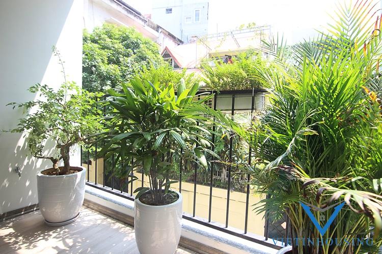 Căn hộ đẹp 2 phòng ngủ 2 vệ sinh cho thuê tại đương tây hồ phường quảng an
