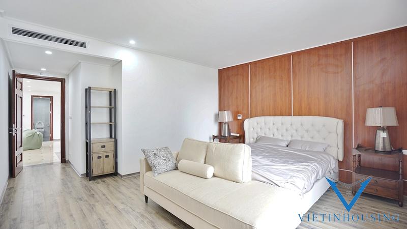 Cho thuê căn hộ dịch vụ 4 phòng ngủ tại đường Cửa Bắc, Trúc Bạch ,Ba Đình Hà Nội
