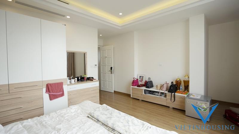 Cho thuê căn hộ 4 phòng ngủ tại Ngọc Thụy quận Long Biên