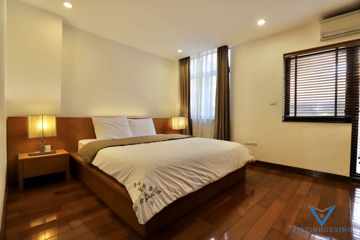 Cho thuê căn hộ 2 phòng ngủ đẹp tại Truc Bạch