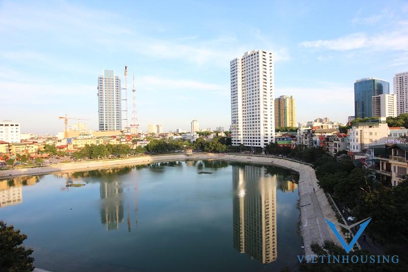 Cho thuê căn hộ view hồ tại khu vực Ba Đình, gần tòa nhà Lotte.