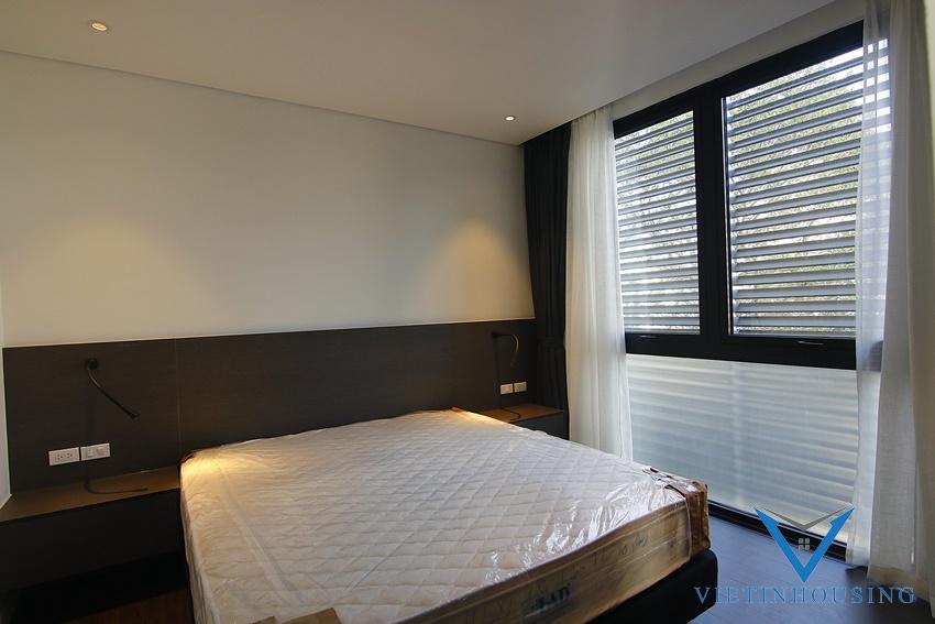 Căn hộ 2 phòng ngủ nội thất hiện đại sang trọng view hồ cho thuê tại Trúc Bạch